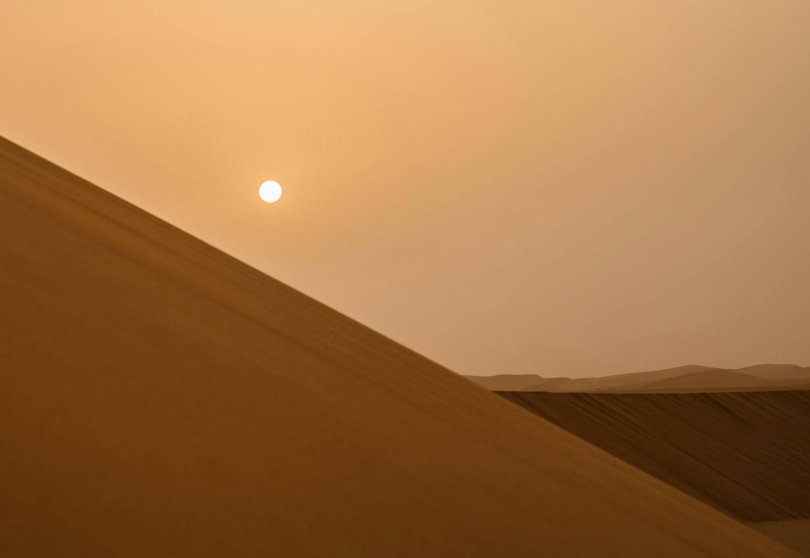 الساعة الذهبية في الحِجر